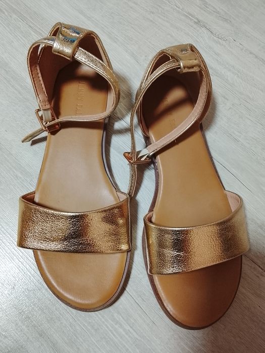 Сандали,нови,неизползвани 39 номер