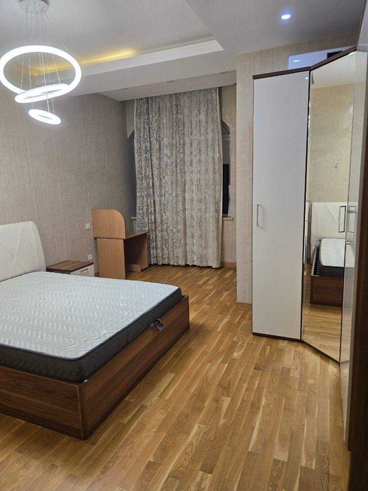 ул.С.Азимова ор-р Ц-1 новостройка 3-комн 6/7 145 м² ремонт меб/тех