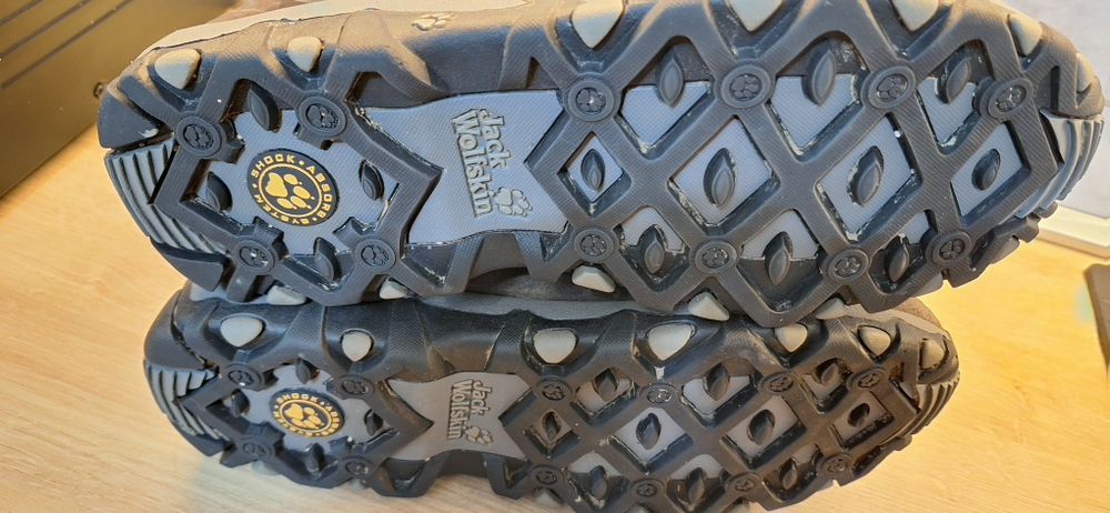 Проданам зимни обувки Jack Wolfskin