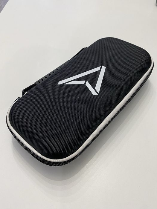 Nintendo Switch пълен комплект + 5 игри и кейс