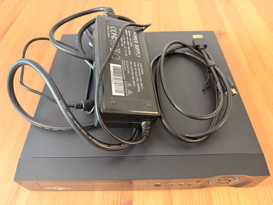 NVR / DVR Hiseeu H5NVR P4 PoE 4 canale H265 4MP + accesorii complete