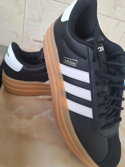 Чисто нови маратонки Адидас 40 2/3