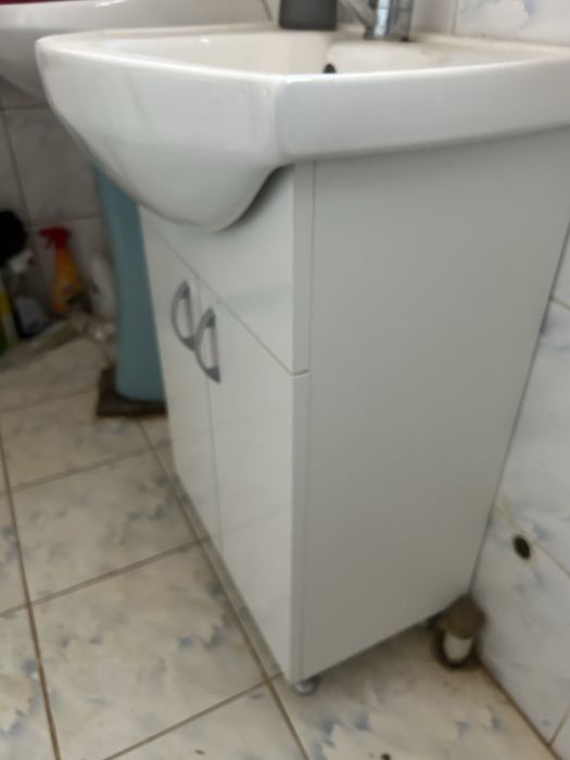 dulap, lavoar plus baterie