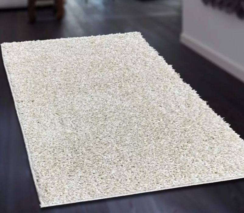 Ковер травка бело молочного цвета