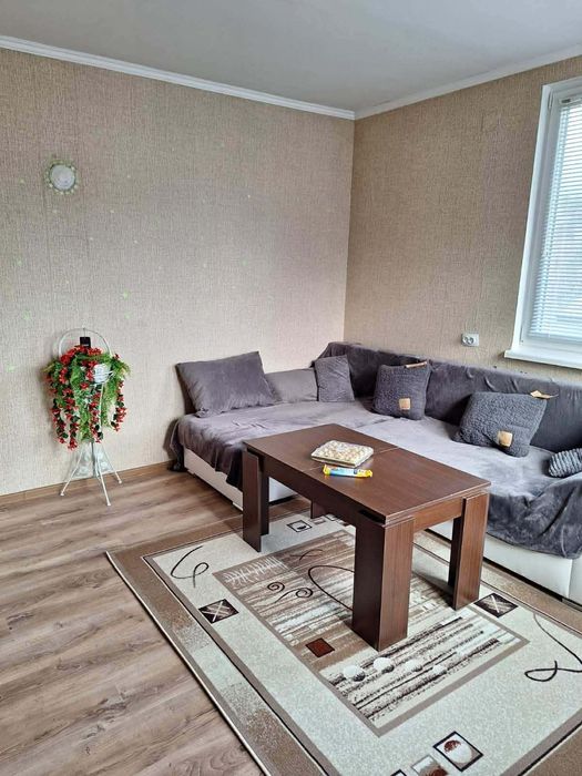 Етаж от къща, под наем, с. Железница