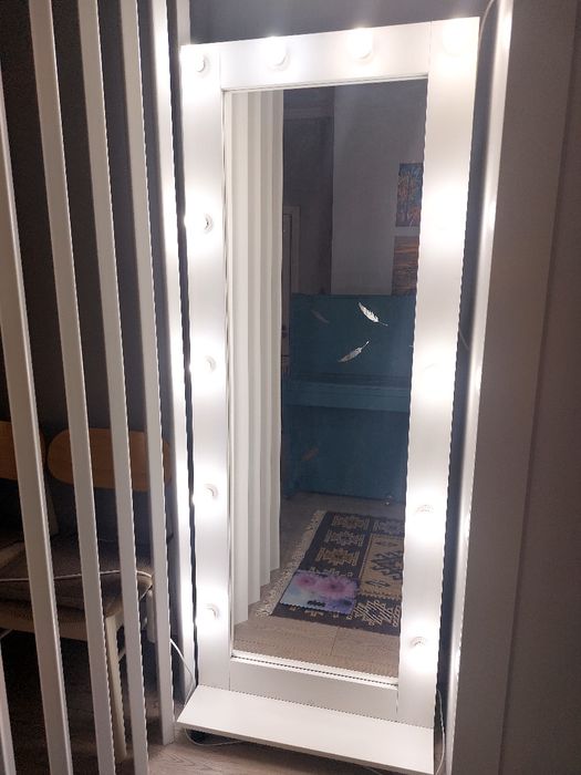 Зеркало напольное