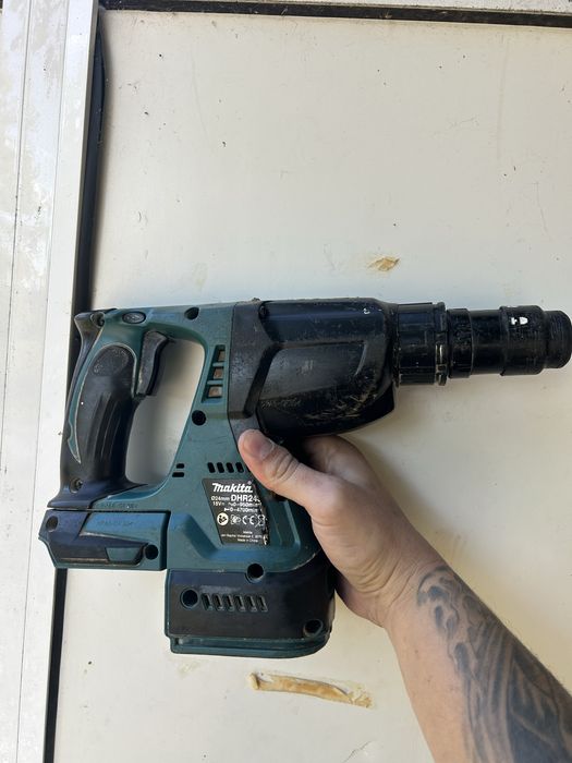 makita DHR243 върти но не бие