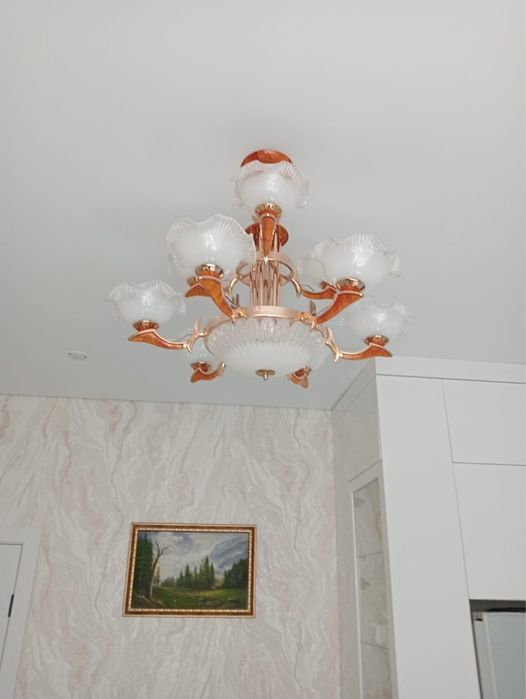 Продается люстра, большая. Не дорого