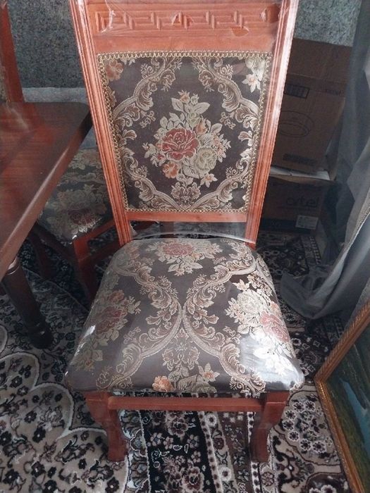 Срочно стол стул сотилади!!