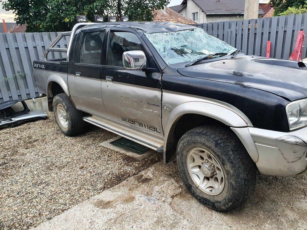 Dezmembrez Mitsubishi l200 2.5