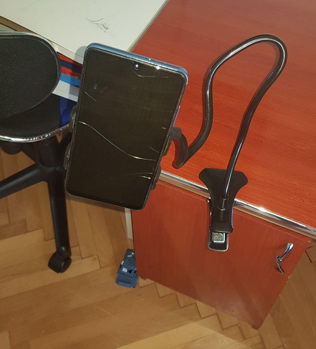Vand stand pentru telefon
