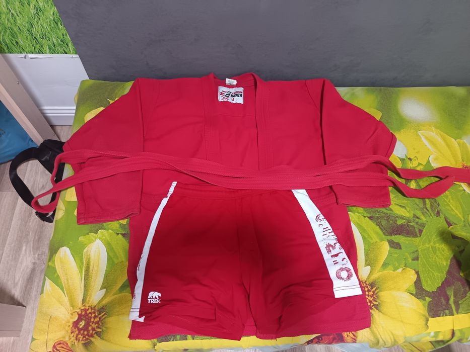 Продам самбо кимано почти новое брали зимой летом не носили описание ↓