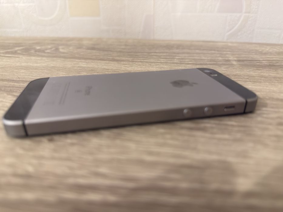 Iphone SE + кейсове