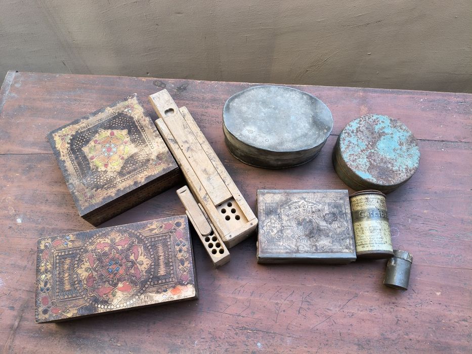 Лот старинни кутии всички за 30 лв