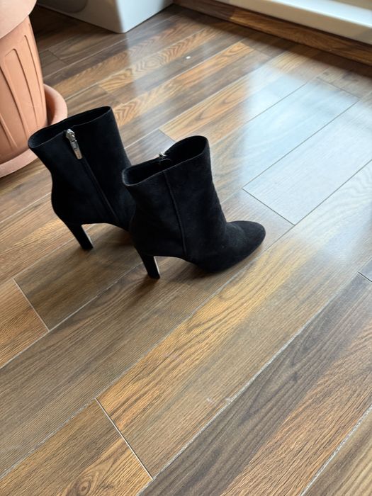 Botine negre Anna Cori din piele intoarsa 37