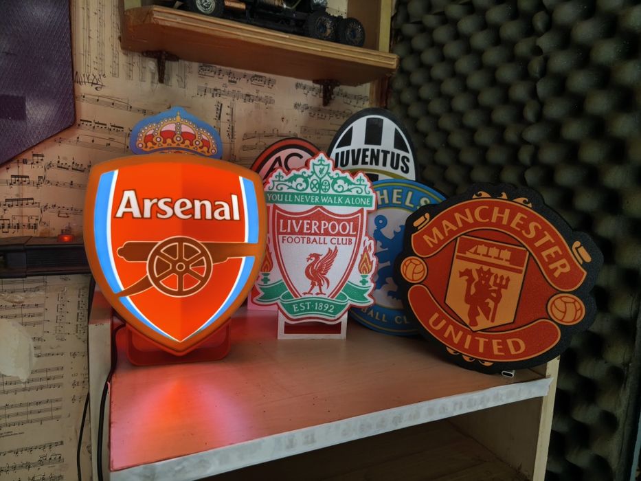 Футболни лампи и релефи