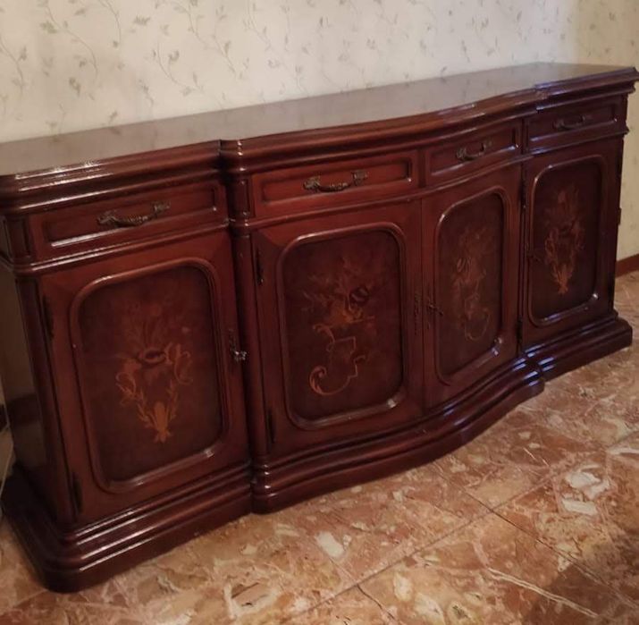 Comoda / Servanta / Vitrina/ Masa /Scaune din Lemn Masiv Sculptat Manu