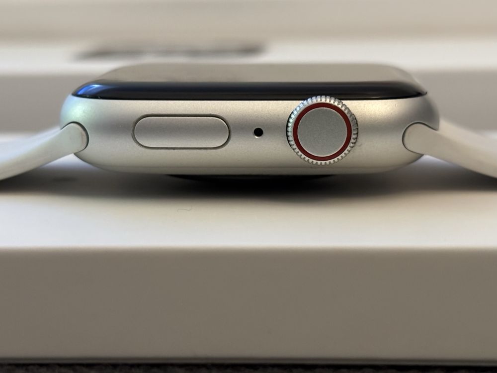 Apple watch 44mSE LTE/Cell  2nd Generation + 2ри комплект всички части