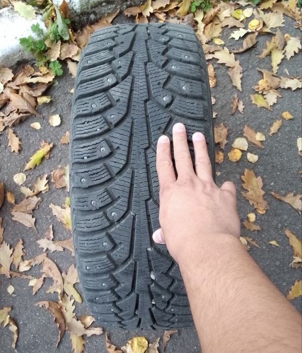 Продам комплект зимних покрышек NOKIAN