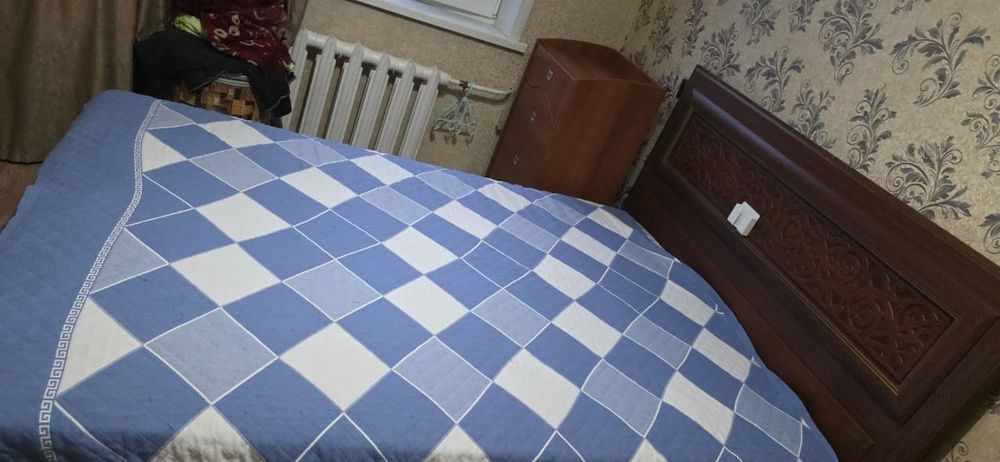Двуспальная кровать