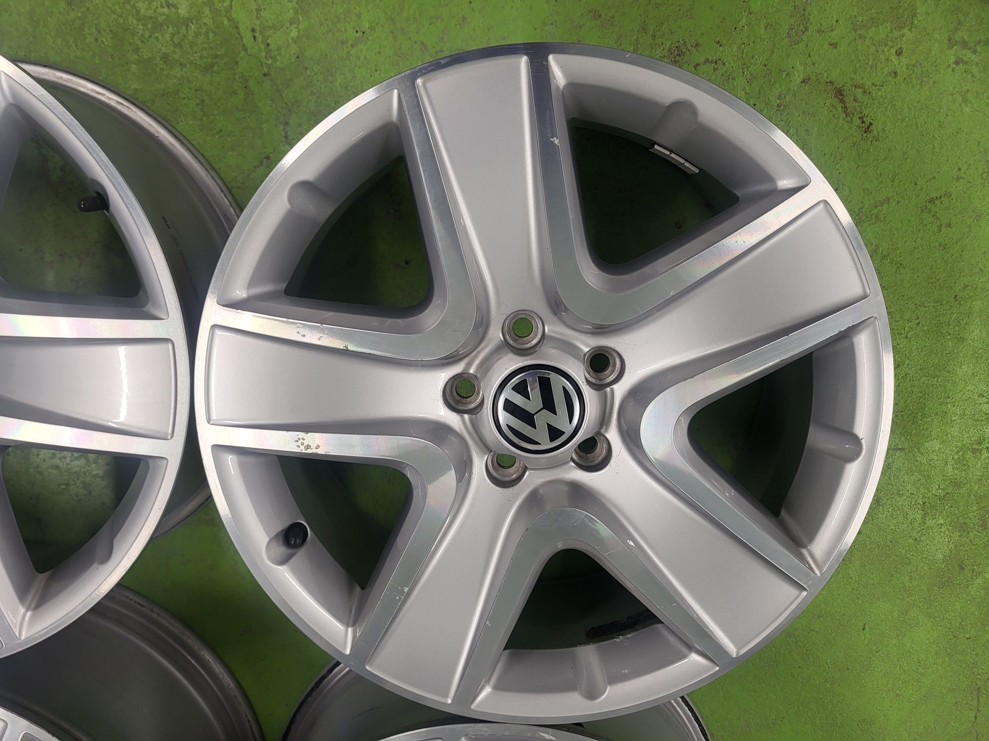 18 5x112 Vw Tiguan Touran Caddy Golf Passat  лети джанти 5х112