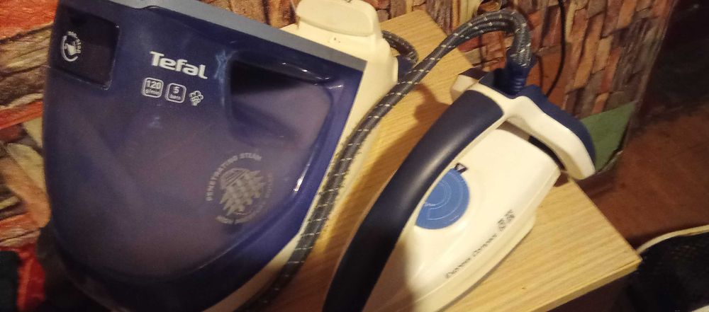 Statie de calcat cu aburi Tefal