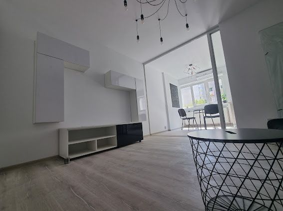 Garsoniera de inchiriat zona Titan sector 3