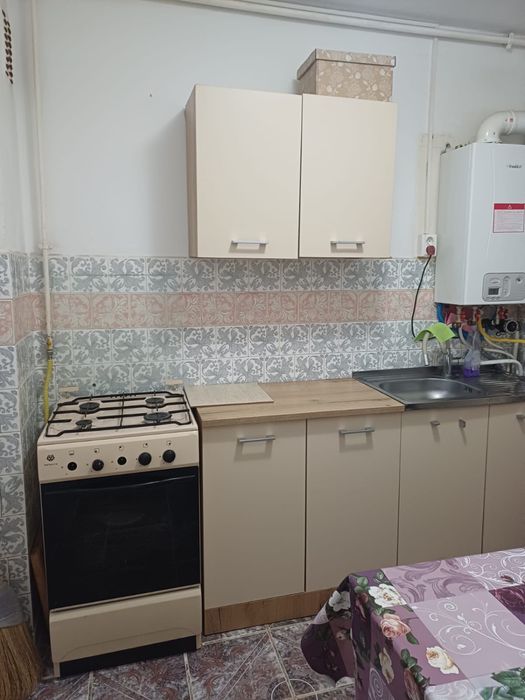 Inchiriez apartament