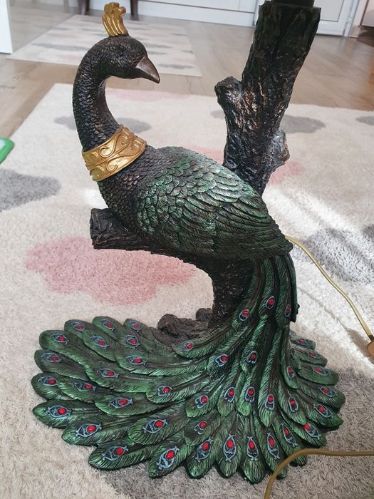 Красива декоративна нощна лампа с крушка и копче. Десен и паун.