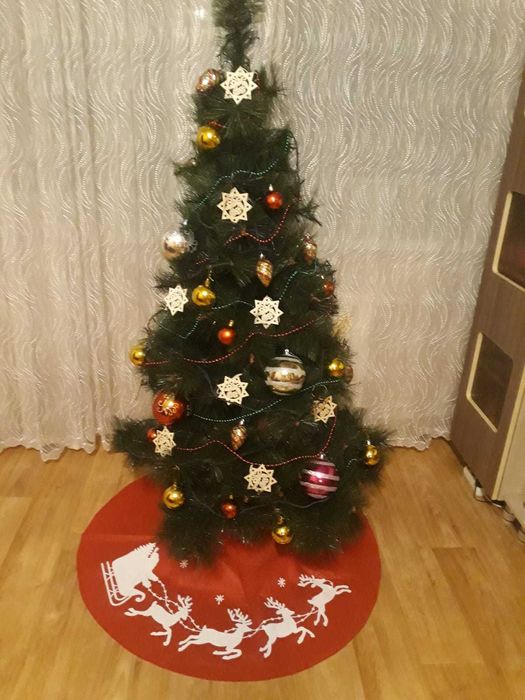 Продам ёлку высотой 150 сантиметров