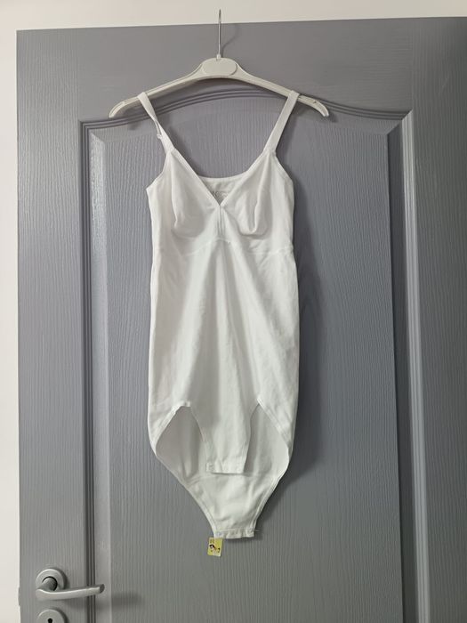 Shape White body modelator M