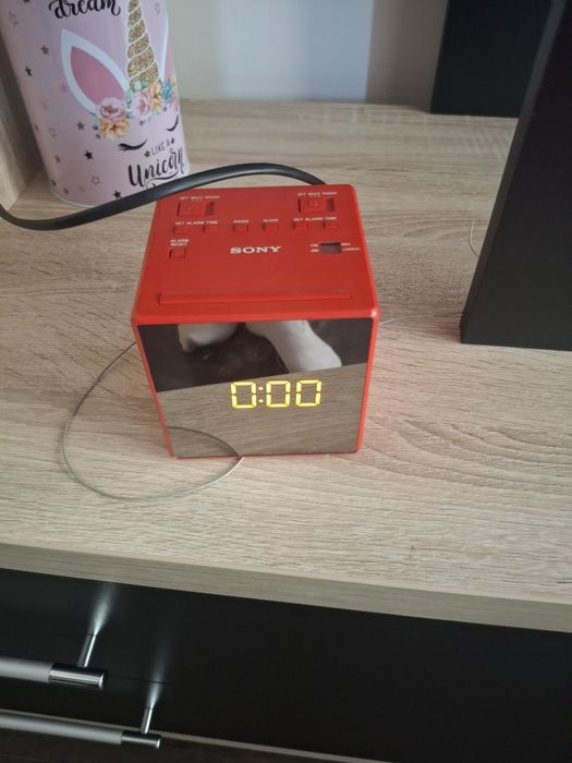 Radio sony culoare rosu
