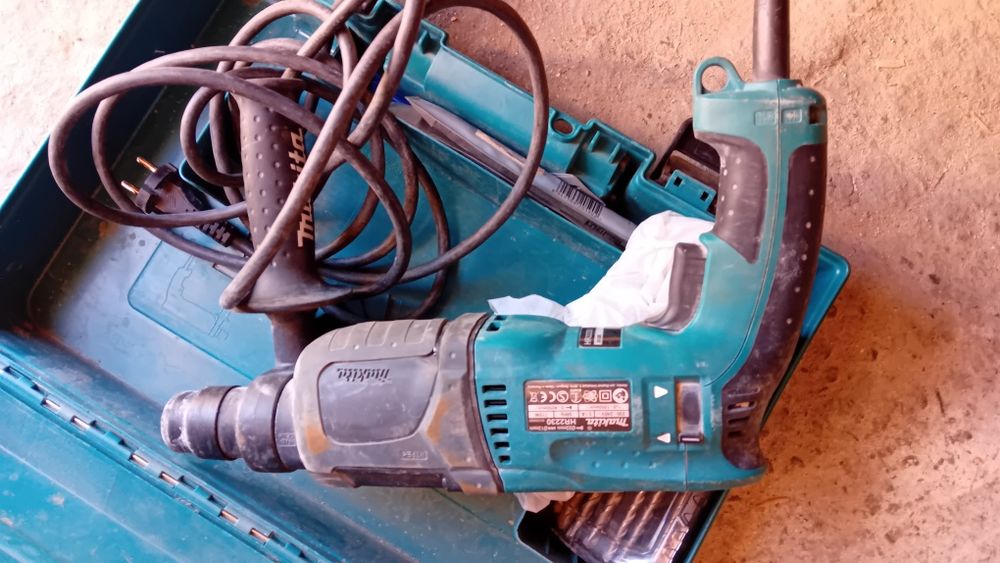 Makita HR2230 cu cutie