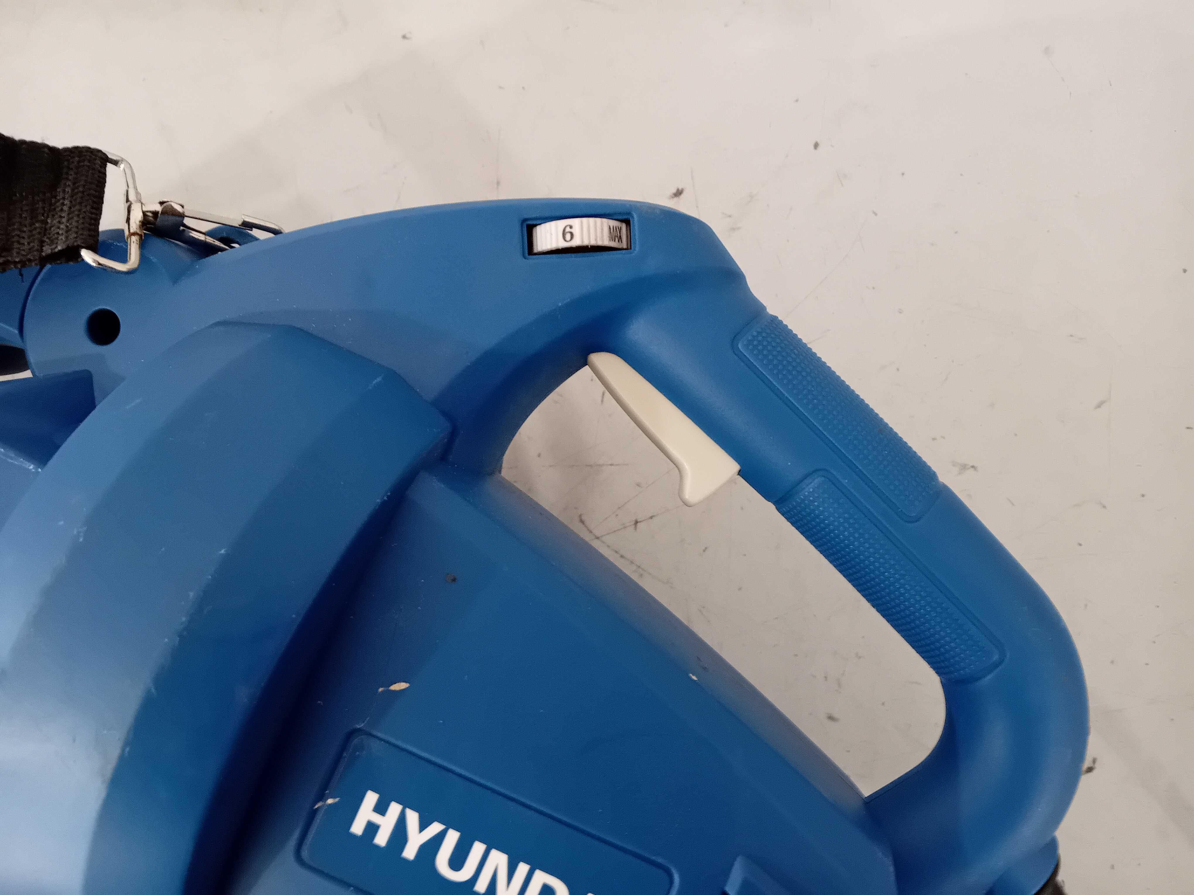 Духалка - Hyundai 3000 W
