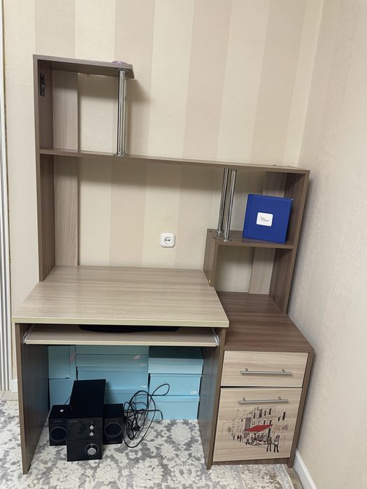 Продается компьютерный стол