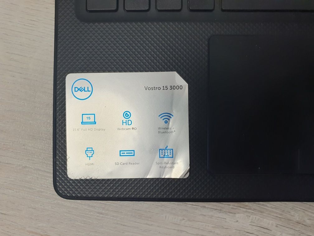 DELL Vostro 3580 , i7 gen8, ddr4, video radeon 2gb dedicata