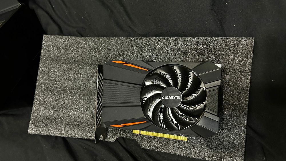 Gigabyte GTX 1050Ti 4Gb gpu