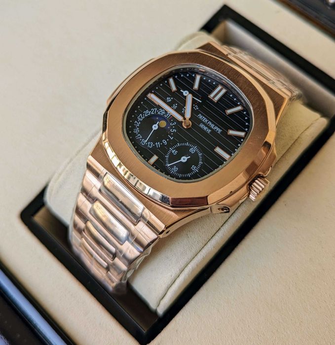 Patek Philippe Nautilus Moonphase 5712 с автоматичен механизъм