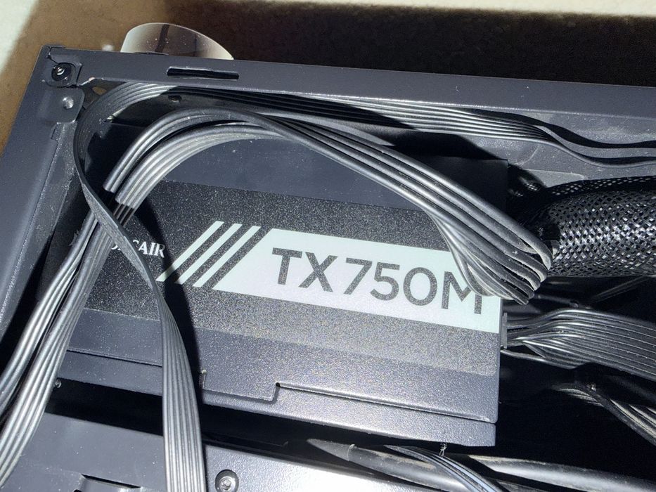 Sursă Corsair TX750M 750W Gold + opțional GTX 1070 STRIX