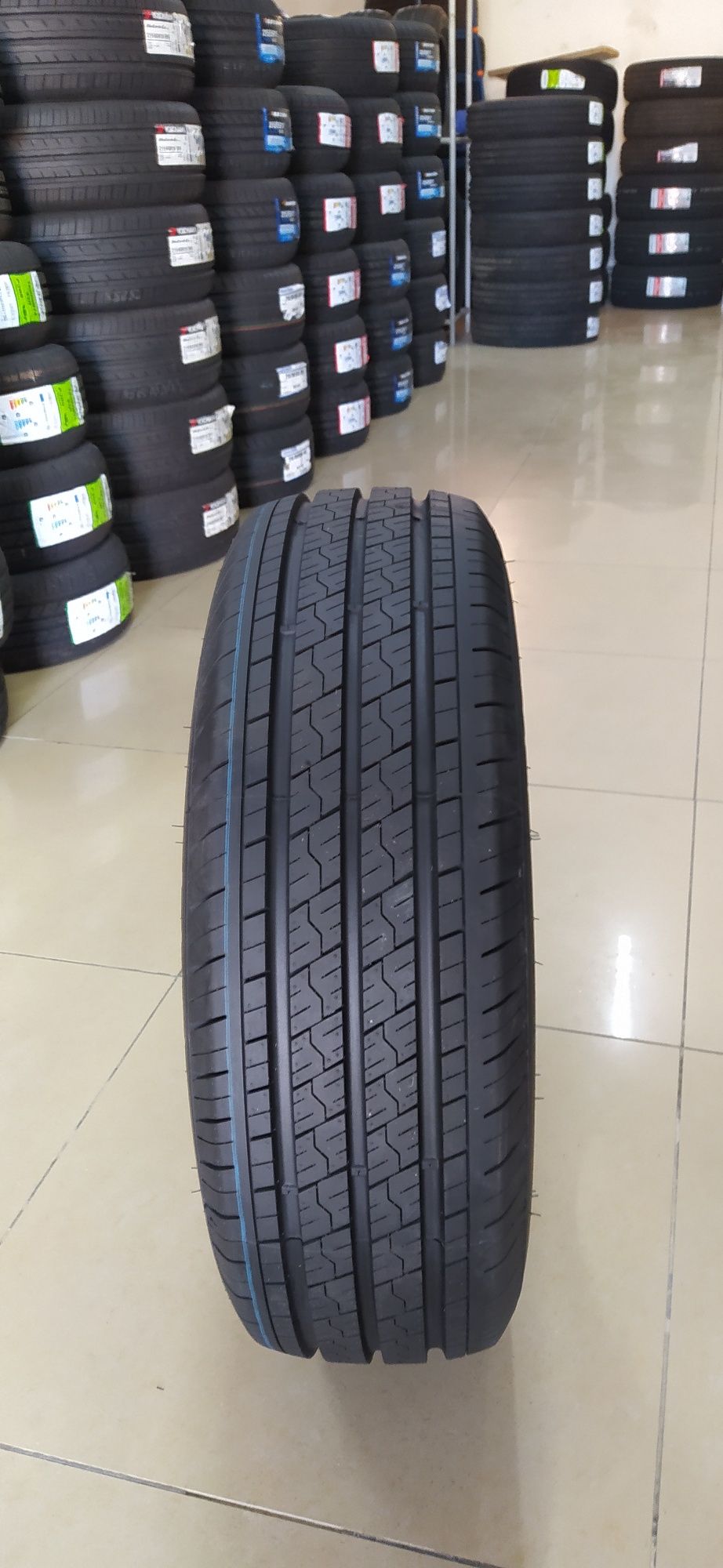 215/65R16C. Three-A. Effitrac