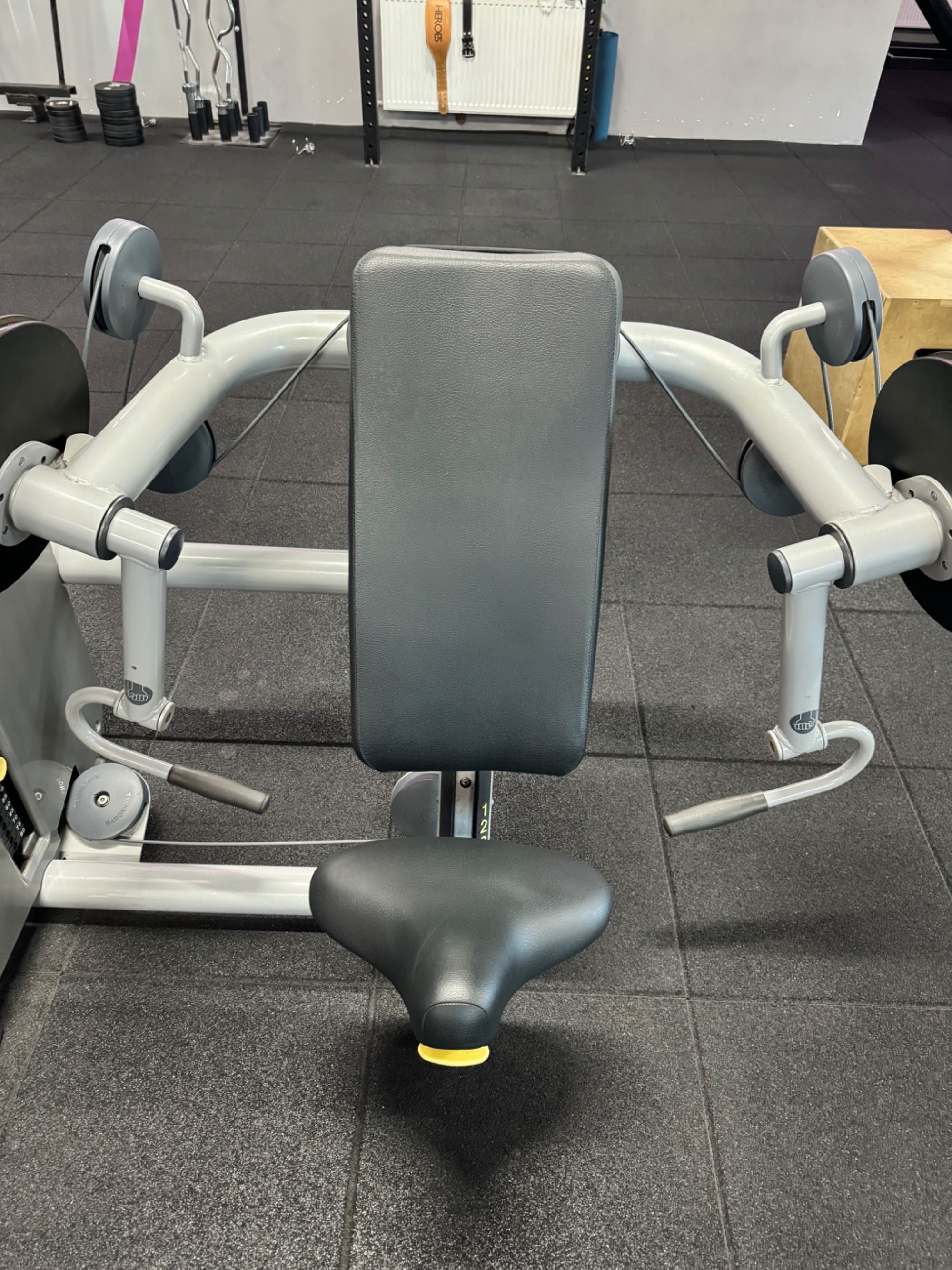 Technogym element aparat abdomen și  biceps