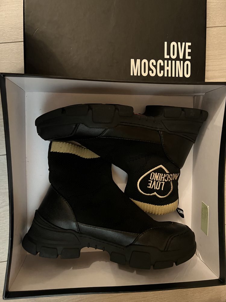 обувки на марките Patrizia Pepe,Love Moschino,Michael Kors,Guess