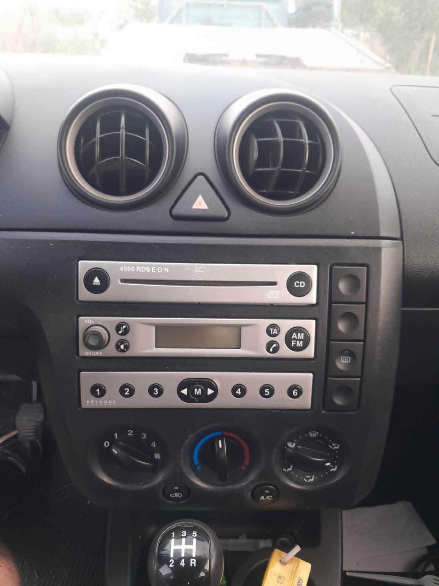Ford Fiesta Mk6 2005г бензин 1.6 100hp