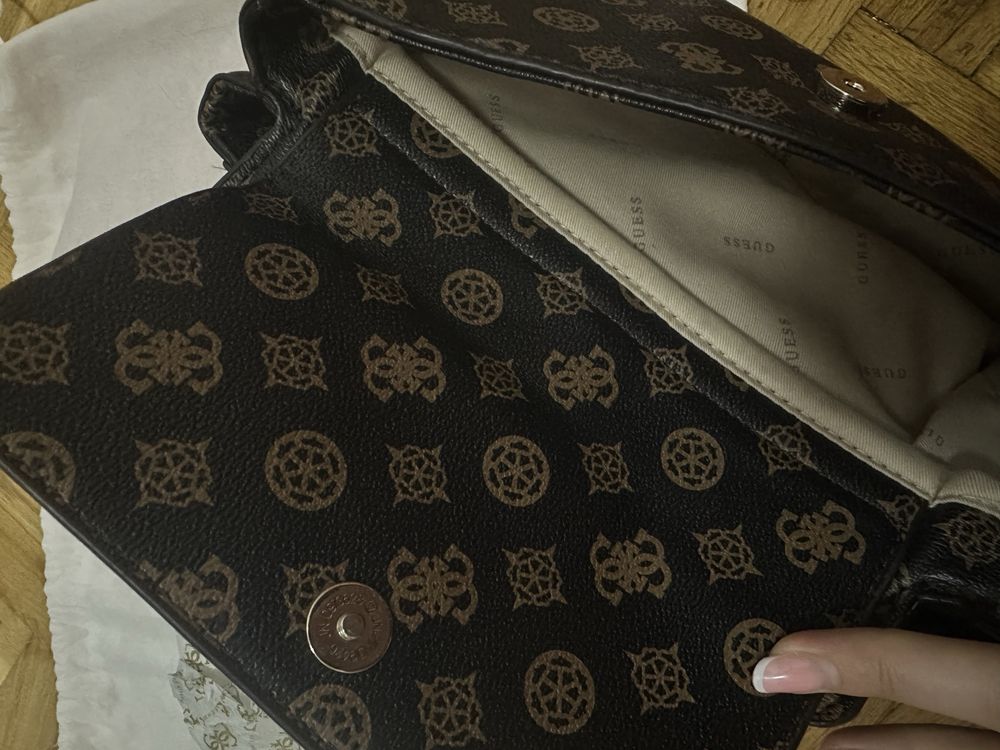 Guess оригинална чанта