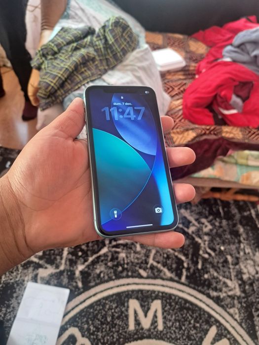 Vand iphone 11 liber de retea