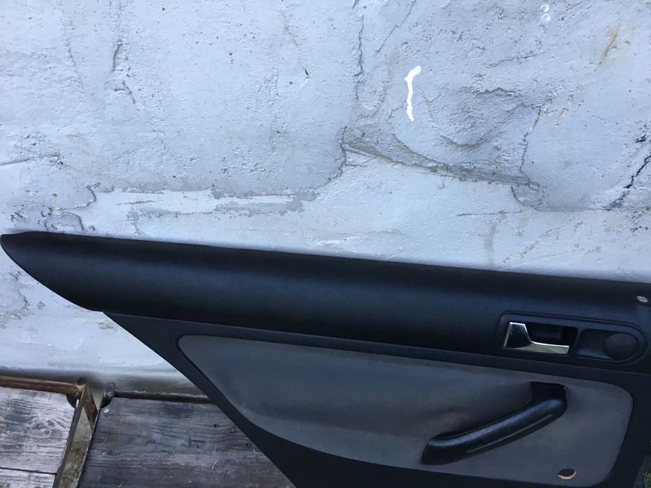 Panoplie Fata Usa Stanga Spate Vw Golf4