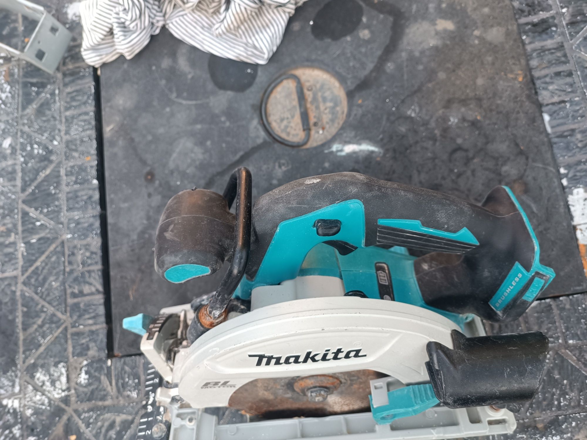 Circular Makita DHS680 2023