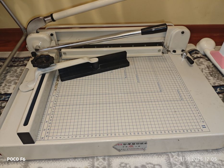 Гильотинный резак для бумаги 868