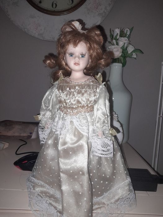 Păpușa din porțelan