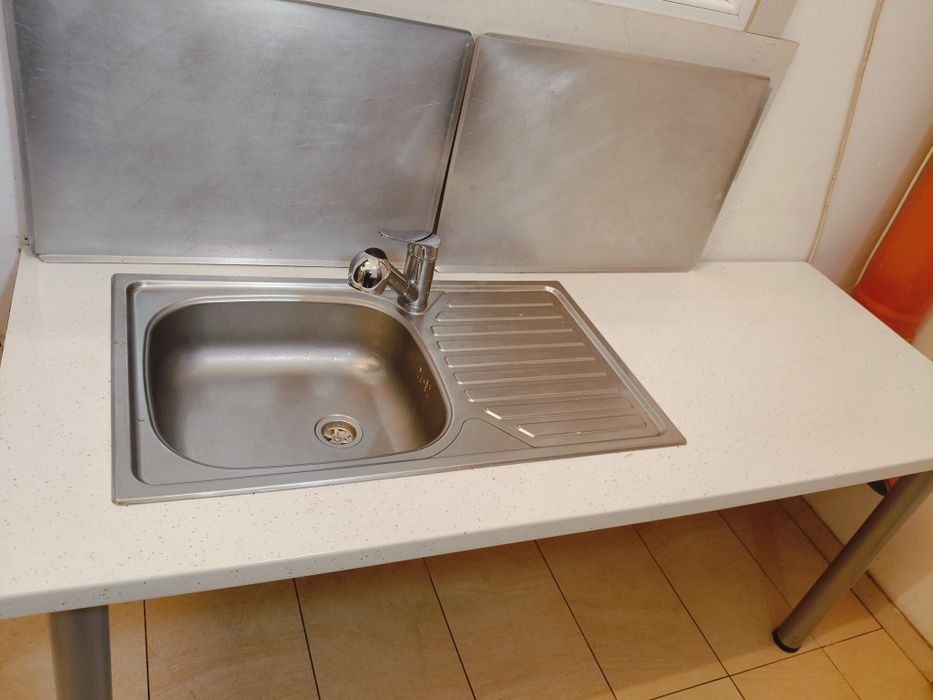 Rezervată!Chiuveta inox,cu baterie și blat de lucru